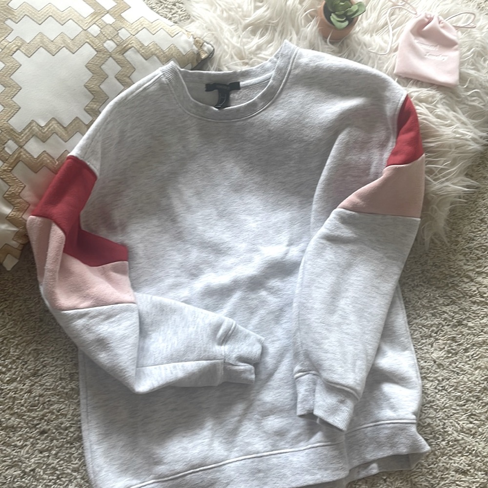 this is gently used, comfy for a cold day or even just a chill day !